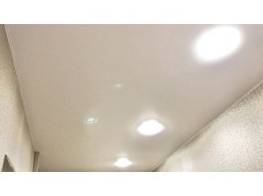 Монтаж потолка в коридоре 9 м2 с использованием пленки VIPCEILING серии MONLANGE S9020 (3.25)