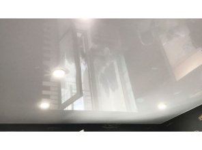 Монтаж потолка на кухне 10 м2 с использованием пленки VIPCEILING серии MONLANGE L9001 (3.25)