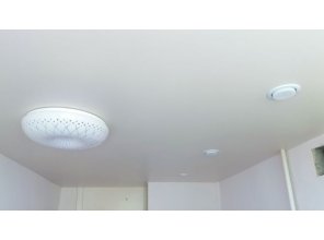 Монтаж потолка на кухне 7 м2 с использованием пленки VIPCEILING серии MONLANGE M9057 (3.50)