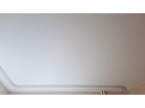 Монтаж потолка в гостиной 20 м2 с использованием пленки VIPCEILING серии MONLANGE M9001 (3.25)