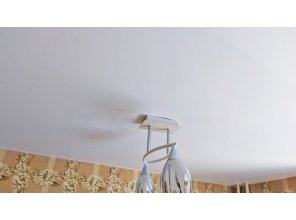 Монтаж потолка на кухне 6 м2 с использованием пленки VIPCEILING серии MONLANGE M9001 (2.60)