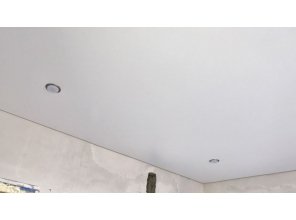 Монтаж потолка на кухне 9 м2 с использованием пленки VIPCEILING серии MONLANGE M9001 (3.25)