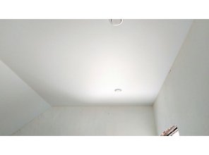 Монтаж потолка в коридоре 9 м2 с использованием пленки VIPCEILING серии MONLANGE M9001 (2.15)