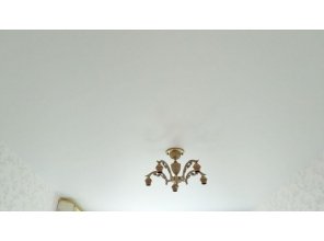 Монтаж потолка в спальне 12 м2 с использованием пленки VIPCEILING серии MONLANGE M9001 (2.60)