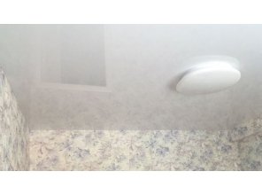 Монтаж потолка в спальне 10 м2 с использованием пленки VIPCEILING серии MONLANGE L9001 (3.25)