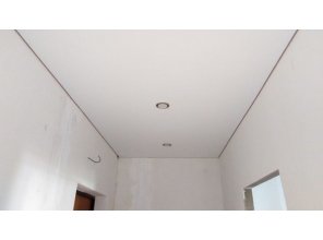 Монтаж потолка в коридоре 5 м2 с использованием пленки VIPCEILING серии MONLANGE S9020 (2.15)