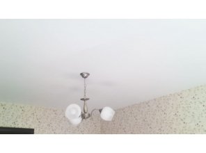 Монтаж потолка в спальне 9 м2 с использованием пленки VIPCEILING серии MONLANGE M9001 (3.25)