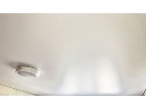 Монтаж потолка в спальне 12 м2 с использованием пленки VIPCEILING серии MONLANGE S9020 (3.25)