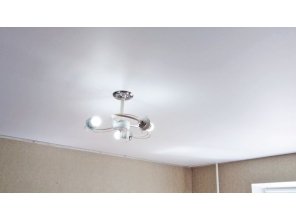 Монтаж потолка в спальне 14 м2 с использованием пленки VIPCEILING серии MONLANGE M9001 (3.50)