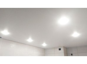 Монтаж потолка на кухне 9 м2 с использованием пленки VIPCEILING серии MONLANGE M9001 (2.60)