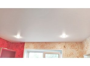 Монтаж потолка на кухне 8 м2 с использованием пленки VIPCEILING серии MONLANGE M9001 (3.25)