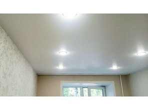 Монтаж потолка в спальне 10 м2 с использованием пленки VIPCEILING серии MONLANGE M9001 (2.60)