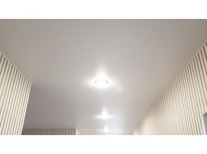 Монтаж потолка в коридоре 14 м2 с использованием пленки VIPCEILING серии MONLANGE M9001 (3.25)