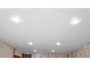 Монтаж потолка в гостиной 16 м2 с использованием пленки VIPCEILING серии MONLANGE M9001 (3.25)