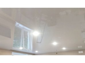 Монтаж потолка в квартире 27 м2 с использованием пленки VIPCEILING серии MONLANGE L9001 (5.45)