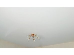 Монтаж потолка на кухне 9 м2 с использованием пленки VIPCEILING серии MONLANGE M9001 (2.60)