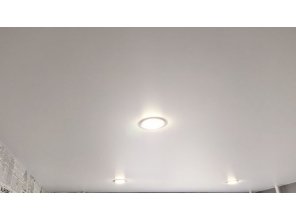 Монтаж потолка на кухне 6 м2 с использованием пленки VIPCEILING серии MONLANGE M9001 (2.60)