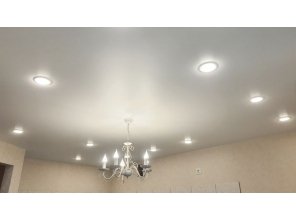 Монтаж потолка на кухне 13 м2 с использованием пленки VIPCEILING серии MONLANGE S9020 (3.50)