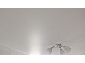 Монтаж потолка в гостиной 15 м2 с использованием пленки VIPCEILING серии MONLANGE M9001 (3.25)