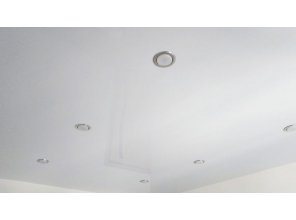 Монтаж потолка в спальне 10 м2 с использованием пленки VIPCEILING серии MONLANGE L9001 (3.25)