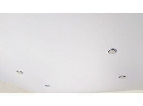 Монтаж потолка на кухне 8 м2 с использованием пленки VIPCEILING серии MONLANGE M9001 (3.25)