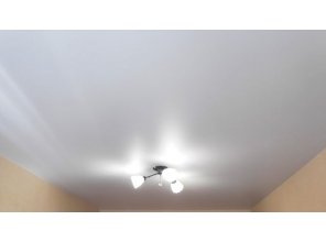 Монтаж потолка в спальне 11 м2 с использованием пленки VIPCEILING серии MONLANGE M9001 (2.60)