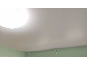 Монтаж потолка для зала 14 м2 с использованием пленки VIPCEILING серии MONLANGE M9001 (3.25)