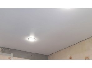 Монтаж потолка на кухне 5 м2 с использованием пленки VIPCEILING серии MONLANGE S9020 (2.60)