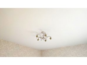 Монтаж потолка в спальне 16 м2 с использованием пленки VIPCEILING серии MONLANGE M9001 (3.50)