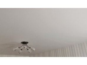 Монтаж потолка в спальне 13 м2 с использованием пленки VIPCEILING серии MONLANGE M9001 (3.25)