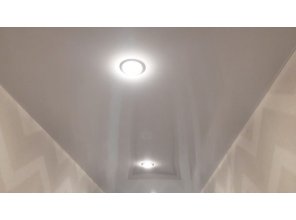 Монтаж потолка в прихожей 6 м2 с использованием пленки VIPCEILING серии MONLANGE L9001 (1.40)