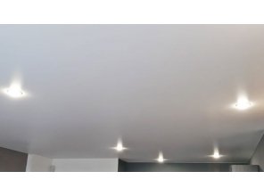 Монтаж потолка в квартире 28 м2 с использованием пленки VIPCEILING серии MONLANGE M9001 (4.90)