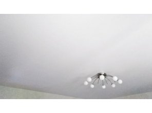 Монтаж потолка для зала 18 м2 с использованием пленки VIPCEILING серии MONLANGE M9001 (4.00)