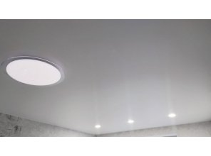 Монтаж потолка в гостиной 19 м2 с использованием пленки VIPCEILING серии MONLANGE S9020 (3.25)