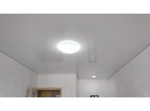 Монтаж потолка в спальне 15 м2 с использованием пленки VIPCEILING серии MONLANGE L9001 (3.25)