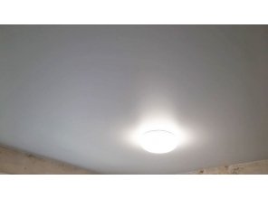 Монтаж потолка на кухне 9 м2 с использованием пленки VIPCEILING серии MONLANGE M9001 (2.60)