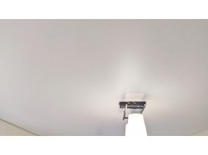 Монтаж потолка на кухне 17 м2 с использованием пленки VIPCEILING серии MONLANGE M9001 (4.90)