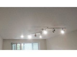 Монтаж потолка в гостиной 17 м2 с использованием пленки VIPCEILING серии MONLANGE M9001 (3.25)