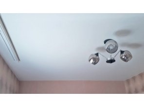 Монтаж потолка в спальне 10 м2 с использованием пленки VIPCEILING серии MONLANGE M9001 (2.60)