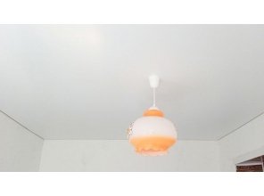 Монтаж потолка в спальне 9 м2 с использованием пленки VIPCEILING серии MONLANGE M9001 (2.60)