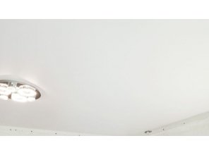 Монтаж потолка в гостиной 18 м2 с использованием пленки VIPCEILING серии MONLANGE M9001 (4.35)