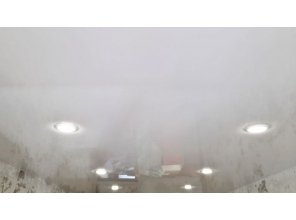 Монтаж потолка в спальне 16 м2 с использованием пленки VIPCEILING серии MONLANGE L9001 (2.60)