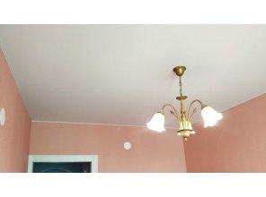 Монтаж потолка на кухне 8 м2 с использованием пленки VIPCEILING серии MONLANGE M9001 (2.60)