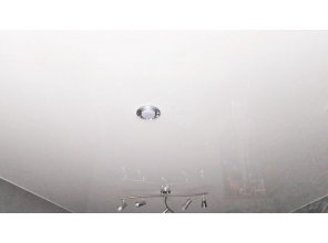 Монтаж потолка в гостиной 17 м2 с использованием пленки VIPCEILING серии MONLANGE L9001 (3.50)