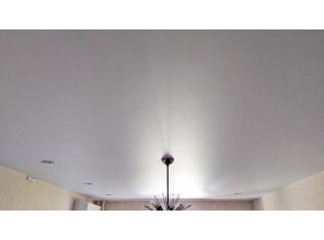 Монтаж потолка в гостиной 17 м2 с использованием пленки VIPCEILING серии MONLANGE M9001 (3.25)