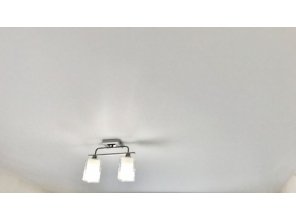 Монтаж потолка на кухне 9 м2 с использованием пленки VIPCEILING серии MONLANGE M9001 (3.25)