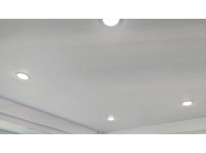 Монтаж потолка на кухне 6 м2 с использованием пленки VIPCEILING серии MONLANGE M9001 (2.60)