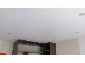 Монтаж потолка в спальне 9 м2 с использованием пленки VIPCEILING серии MONLANGE M9001 (3.25)