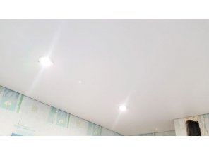 Монтаж потолка на кухне 6 м2 с использованием пленки VIPCEILING серии MONLANGE S9020 (2.60)