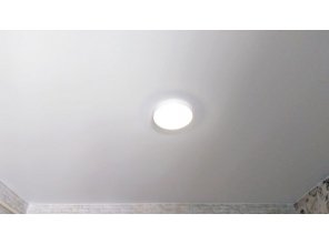 Монтаж потолка на кухне 9 м2 с использованием пленки VIPCEILING серии MONLANGE M9001 (3.25)